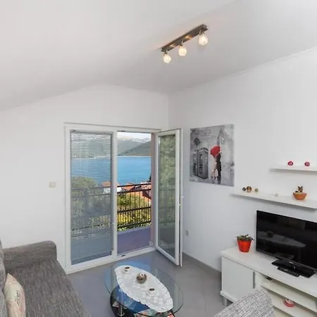 One Bedroom With Balcony And Sea View Crveni 스톤