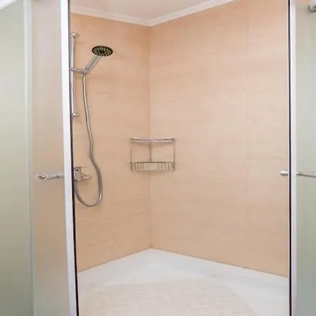 One Bedroom With Balcony And Sea View Crveni * 스톤