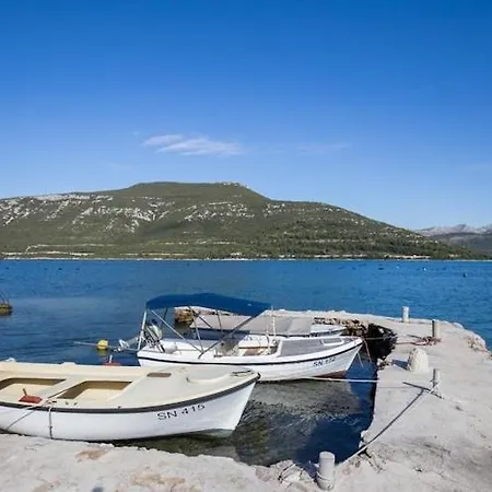 아파트 One Bedroom With Balcony And Sea View Crveni