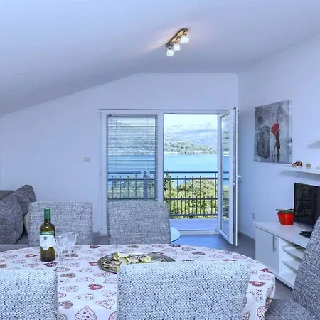 아파트 One Bedroom With Balcony And Sea View Crveni 스톤